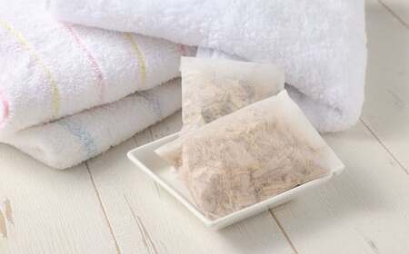 国産木材で作ったはがき､しおり､チップ道後温泉本館セット はがき×1枚,しおり×1枚,チップ30g（15g×2個）ハガキ 葉書 シオリ 栞 ヒノキチップ クロモジチップ（620）