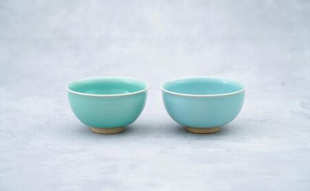 有田焼 翡翠天青茶碗 2色セット【梶原大敬 茂正工房】器 うつわ 食器 和食器 ちゃわん ご飯 ごはん お茶碗 ペア セット 2個 食器セット 青磁 翡翠 天青 ブルー グリーン 作家 手仕事 ろくろ シンプル 電子レンジ対応 A35-309