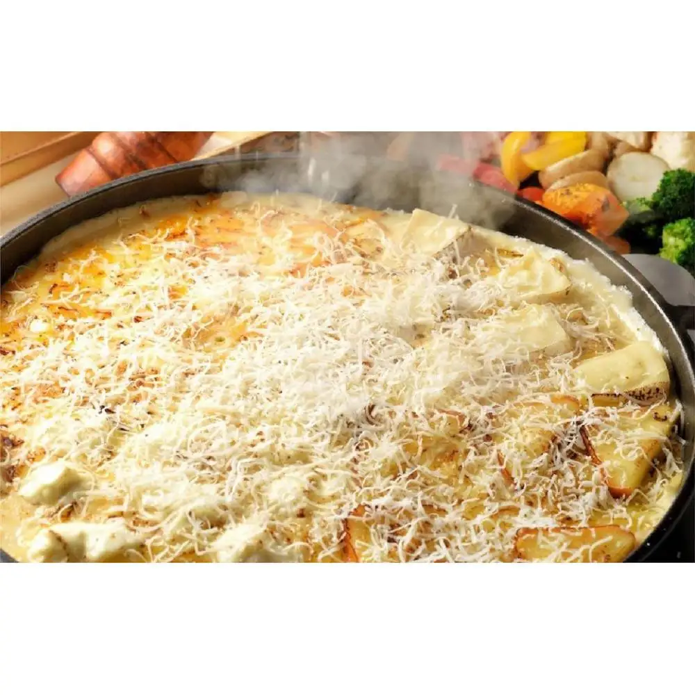 4種類のチーズをトッピングした焼きチーズフォンデュ