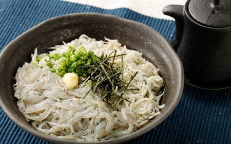 大阪湾産漁師が直送 生しらす 約100g×2個 釜揚げしらす 約80g×3個 計約440g 自宅で 生しらす丼 釜揚げ丼 2色丼が楽しめる ｜ しらす シラス 白子 生 釜揚げ シラス丼