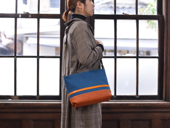 ハンドメイド　八幡帆布鞄　ショルダーバッグ　ヨコ型　琵琶湖ブルー　名入れ可【CC10W】