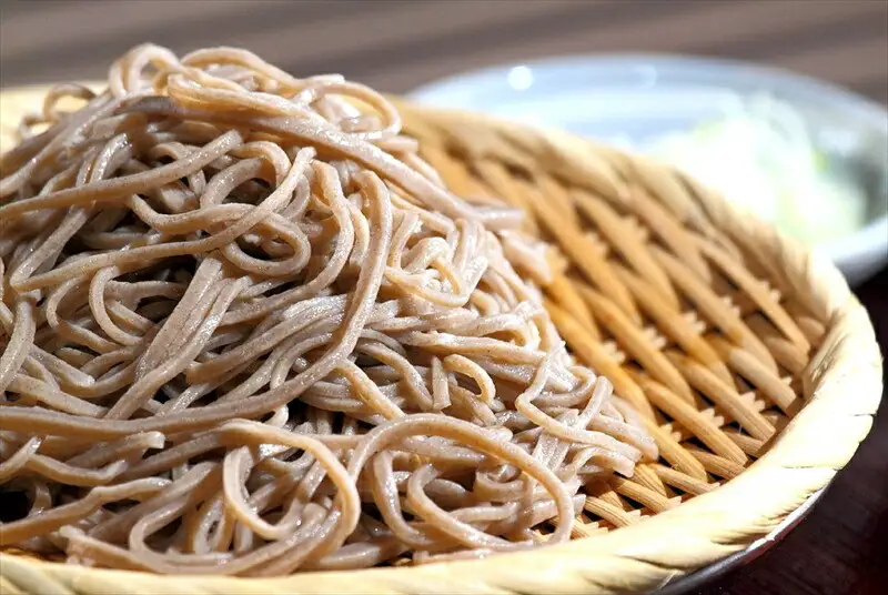 小田原・箱根唯一のそば畑から　小田原北条そば　贈呈用 生粉5割　200ｇ×3袋   生粉３割　200ｇ×3袋 そばつゆ【 そば 家庭用 自宅用 贈答品 贈答用 ギフト お取り寄せ 御中元 お中元 お歳暮 贈り物 SOBA 蕎麦 麺 メン めん 神奈川県 小田原市  そば】