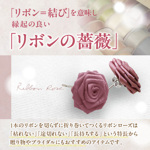 「リボンの薔薇」プチローズの耳飾り＊ピアス（11）ショッキングピンク アクセサリー デザイン プレゼント かわいい おしゃれ バラ ワンポイント お花 花型 普段使い お祝い 22色 手作り 奈良県 生駒市 送料無料