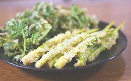 【5月下旬発送開始予定】 期間限定 天然山菜 皮付き 竹の子 約600g ／ たけのこ タケノコ 筍 姫竹 ひめたけ ヒメタケ ひめ竹 山菜 さんさい 採れたて 春 旬 春の山菜 春の味覚 季節物 季節野菜 旬野菜 春野菜 春の野菜 産地直送 季節限定 数量限定 じじちゃん 岩手県 八幡平市 おすすめ