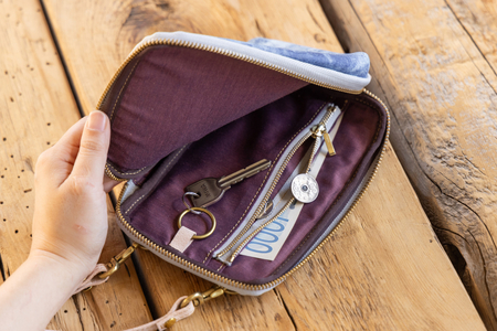 本革ジビエレザーのポシェット mi0106-0004 ｷｮﾝ革 ｲﾉｼｼ革 ﾎﾟｼｪｯﾄ ｻｺｯｼｭ 鞄 ﾊﾞｯｸﾞ ﾌｧｽﾅｰ付きﾎﾟｹｯﾄ