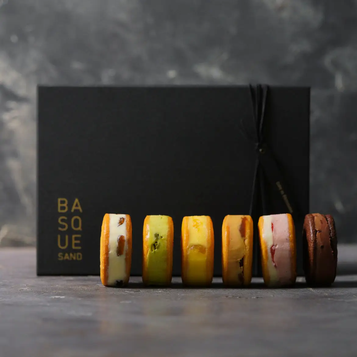 LIFE IS PATISSIER バスクバターサンド【スイーツ 洋菓子 焼き菓子 お菓子 バターサンド 贈り物 デザート ギフト ご褒美 贅沢 贈り物】_0005-002-se4