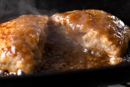 北海道産 味付け 焼肉 ＆ 北海道産 黒毛和牛 みついし牛 と ホエー豚 ハンバーグ 計 800g (250g×2パック タレ込 ＆ 100g×3枚) 