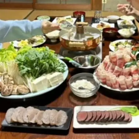 【一泊二日2名様】農家レストラン　民宿うり坊(ジビエフルコース)と半日体験つき　ペア宿泊【1591195】
