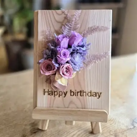 【誕生日ギフト】記憶に残る記念プリザーブドフラワー　木に想いを刻み花で彩る特別な人気の贈り物　_花・観葉植物 造花・プリザーブドフラワー 花 _【1557974】