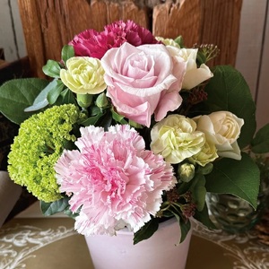 SL0306　【母の日2026】「感謝のカーネーションとおすすめのお花のアレンジ」