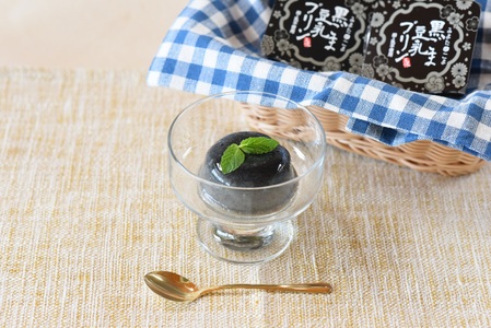 黒ごま豆乳プリン 80g入り6個 カバーパッケージあり 宮崎県産黒ごまと大豆を使用 甘さ控えめ常温タイプ！添加物不使用で安心安全なスイーツ