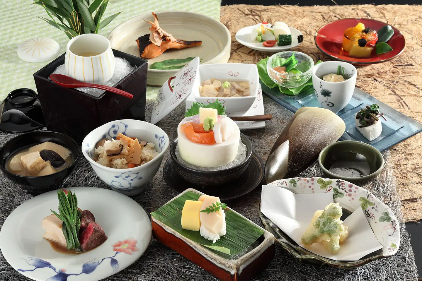 湯田川温泉　九兵衛旅館　ペア宿泊券（1泊2食付）【詣でる つかる 頂きます】（山形県鶴岡市）庄内の旬会席・源泉かけ流し温泉 大人の隠れ宿・記念日旅行に | 和食 会席膳 山形 庄内 東北 観光 旅行 夫婦 カップル