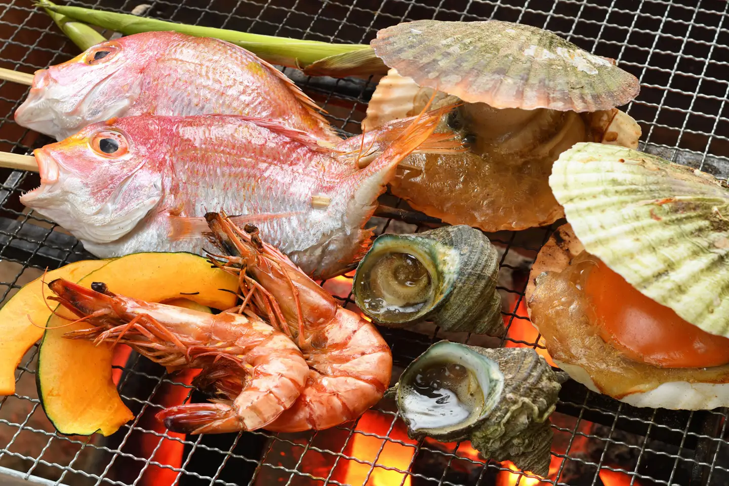 湯野浜温泉　華夕美日本海　ペア宿泊券（1泊2食付）【詣でる つかる 頂きます】（山形県鶴岡市） 「出来たて」にこだわりが詰まったライブキッチン 全室オーシャンビュー | 山形 庄内 東北 日本海 観光 旅行 夫婦 カップル