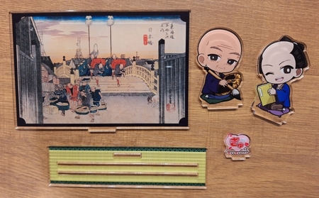 蔦重と浮世絵アクリルスタンド (種類：(3)蔦屋 重三郎・歌川 広重『東海道五拾三次 日本橋 朝之景』)_0228-001-T06-3