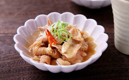和食の定番！豚のもつ煮 6袋 じっくり やわらか 豚もつ 懐かしい 特製味噌 濃厚 タレ ご飯 お酒 温めるだけ 簡単 忙しい 食卓 おつまみ 手軽 ボリューム シェア お歳暮 お中元 F6T-611