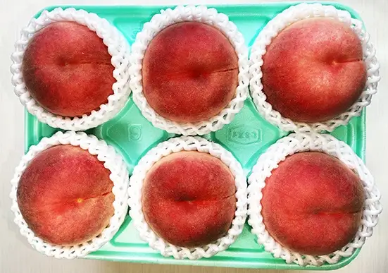 太陽の恵【特秀品】さくら白桃【２ｋｇ箱に１.８ｋｇ～２.２ｋｇ詰め】　0106-2604
