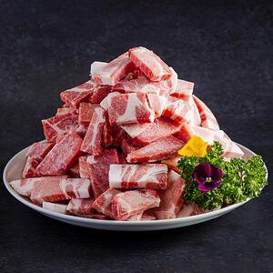山口県産豚肩ロース角切り250ｇ×10パック小分けセット│携帯の電波も届かない環境で育った旨みたっぷりのハイポー豚