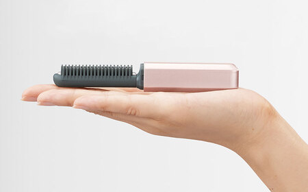 【KOIZUMI】コードレスアイロンブラシ (カラー：ホワイト) | カバー付き 充電式 巻き髪 ストレート コテ コンパクト 手のひらサイズ ブラシ 持ち運び_0217-001-T06-2