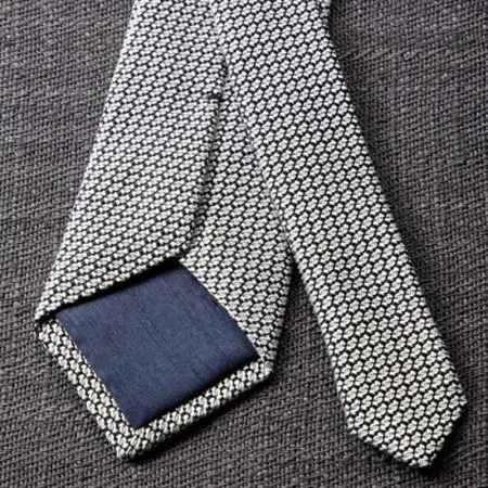【手織りネクタイ】ホワイトグレー ガルザタイ kuskafabric 丹後の絹織物【高島屋選定品】_装飾品・工芸品 ネクタイ・ベルト 服飾小物 _【1615364】