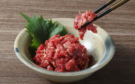 【12ヶ月定期便】馬さくらユッケ 約250g（約50g×5）  計約3,000g 馬肉 ユッケ 赤身馬肉 赤身 肉 お肉 生食 おつまみ 小分け カット済み お取り寄せグルメ 定期便 熊本県 西原村 冷凍