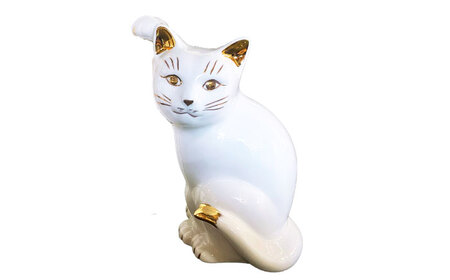 【瀬戸焼】横猫 ホワイト 本金 右手上げ 17.5cm 化粧箱入り【スズカ】 / 招き猫 インテリア 雑貨 置き物 開運 / 瀬戸市 [BBDJ009]