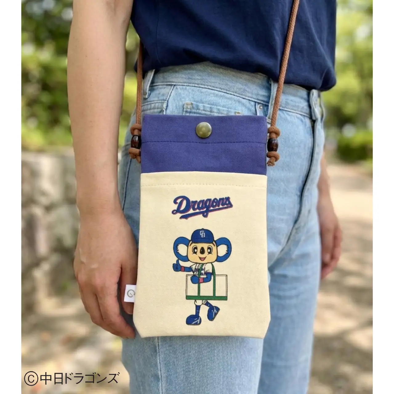 【中日ドラゴンズとのコラボアイテム】のこり染×ドアラスマホショルダー26 ブルーベリー