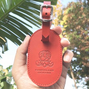 久米島の亀ロゴ入り革製ラゲッジタグ(赤)＆キーホルダー(2枚革赤)