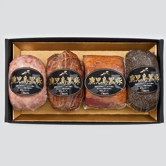 【お中元】鹿児島 黒豚 4種 セット（黒豚炭火焼 225g ポークソーセージ 300g ペッパーポーク 300g ベーコンブロック 250g） B-108【00-008-23-R8OC】