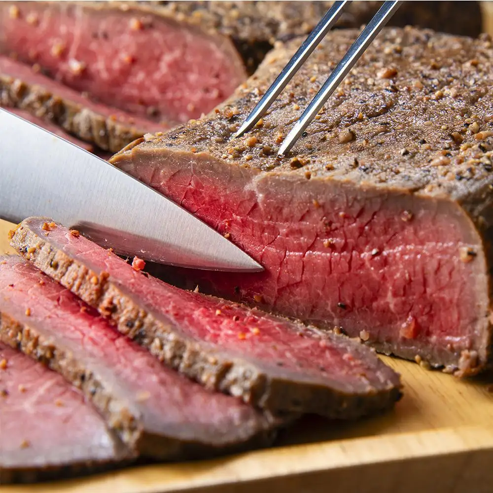 「赤身の王様」と呼ばれるブラックアンガスで赤身の旨味を追求した絶品ローストビーフ　特製ローストビーフ 550g（ソース付き）「抗生物質・ホルモン剤」無添加　一号舘（いちごうかん）