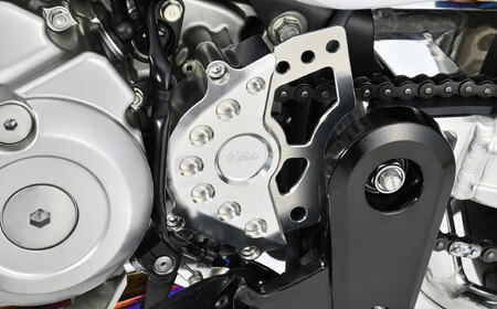モンキー125（JB03/JB05）、CT125（JA65）、GROM(JC92）　ビレットスプロケットガード　シルバー / カスタム バイクカスタム カスタムパーツ スプロケットガード モンキー125 CT125 GROM 亀山市/有限会社ギルドデザイン [AMAA045]