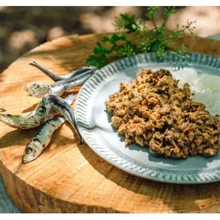 煮干香るナポリタン「ニボリタン」2食、煮干香るキーマカレー「ニボキーマカレー」2食(計4食)セット【配送不可地域：離島】【1328645】