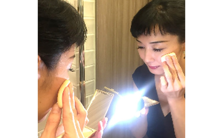 自然光の美顔ライト　LINDA ／ セリック リンダ メイク 化粧 持ち歩き 小型ライト ミニライト 軽量 充電可能 埼玉県 No.285