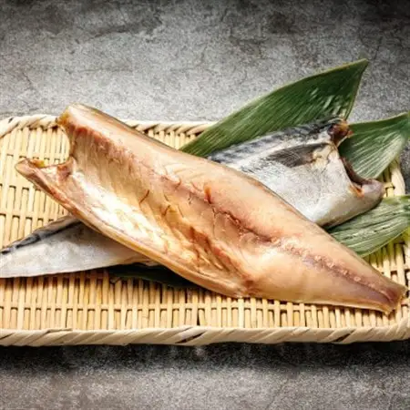 【毎月定期便】北海道産 鯖を低温で一夜干しに 低温熟成「北海さば」半身 210g以上×3個全6回【配送不可地域：離島】【4068038】