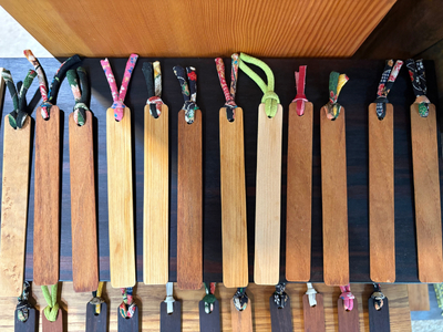 忍野工房　手作り雑貨「天然木のしおり」