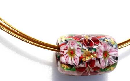 【 南部花とんぼ玉 】 ネックレス （ 赤花×白花 ） ／ とんぼ玉 アクセサリー ネックレス 一つだけ オンリーワン 蜻蛉玉 ガラス細工 工芸品 和装 プレゼント ギフト 贈り物 誕生日 和服 かわいい 可愛い おしゃれ ファッション雑貨 キレイ きれい 綺麗 女性 彼女