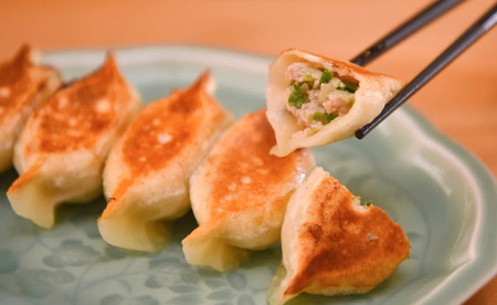 手作り 焼き餃子  ( 冷凍 ) 60個 【 手作り餃子の店 吉春 】 |  冷凍餃子 地元野菜 ・ 国産素材 を使用 