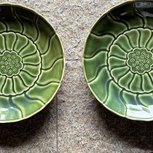 有田焼 織部釉睡蓮彫和皿 2枚【有田焼 花伝作】食器 器 うつわ 和皿 皿 取皿 中皿 プレート 緑 シンプル 上品 電子レンジ対応 A20-659
