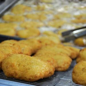 岡山の老舗「長谷井商店」のえび魚（ぎょ）ロッケセット