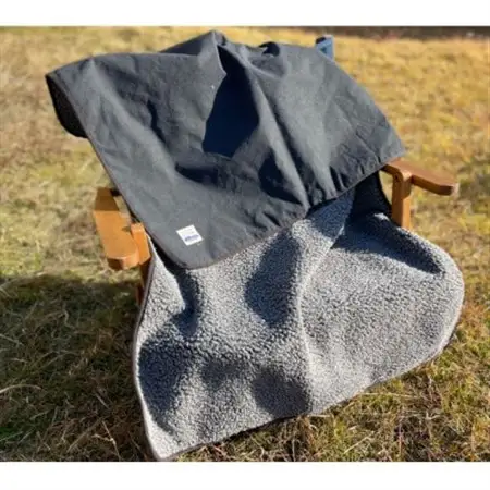 キャンプ、焚火に　アルバートン社の難燃ブランケット　赤外線を吸収して発熱するボア　クロ色【1377173】
