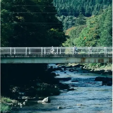 【東京の清流と秘境 ガイドツアー】電動サイクリングとリバートレッキングで秋川渓谷を満喫!【1577118】