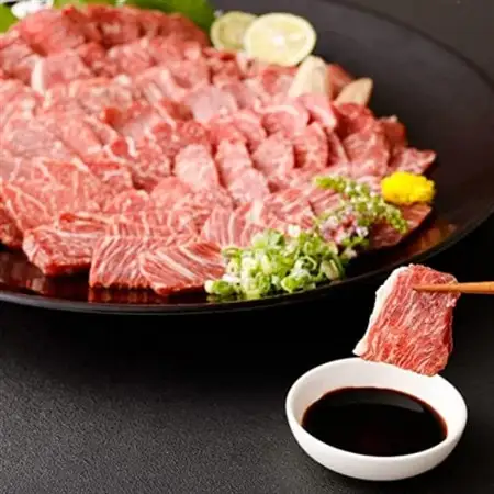 【3ヵ月毎定期便】馬刺し　カナダ産国内肥育　大トロ　300g(益城町)全3回【配送不可地域：離島】【4068470】
