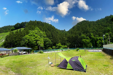 リバーサイドでキャンプ 民宿2・7テントサイト1エリアペアご利用宿泊券 /// キャンプ テントサイト ペア利用券