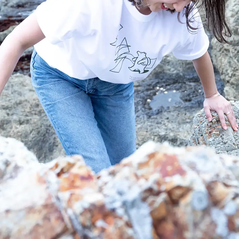 「知床トコさん」×久米繊維　コットンTシャツ　三角デザイン柄/白　Lサイズ　半袖