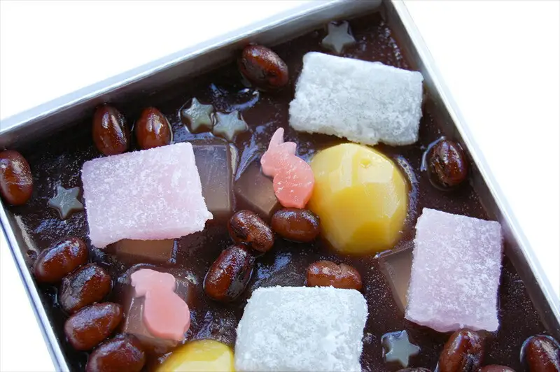 【うさぎや星が夜空に浮かぶ“進化系ネオ和菓子”】夏の夜空に見立てた“あんみつ風“水羊羹「天の川」 創業昭和10年 小田原 伊勢屋〈出荷時期:2025年6月15日～2025年8月31日〉【 和菓子店 神奈川県 小田原市 水羊羹 水羊羹】