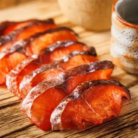 ＜北海道産＞秋鮭(サケ)のみを使用した「鮭とばスライス」150g×2個_国産 北海道産 さけとば 秋 鮭トバ 鮭 トバ さけ サケ シャケ 小分け 調理済み 一人暮らし セット おかず 冷凍 定期便 魚介類 魚干物 海鮮 絶品 人気 笹谷商店 直営 釧之助本店 高級 北海道 釧路町 釧路超 特産品 _【配送不可地域：離島】【1084127】