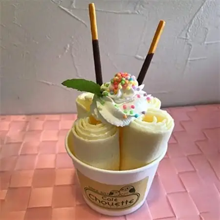 カフェ シュエット 【ロールアイス】引換券(5枚)_お食事券 食事券 チケット 体験 体験型 飲食店 観光 旅行 北海道 釧路町 釧路超 特産品 _【1089112】