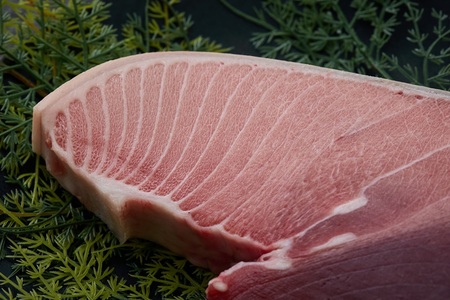 a11-158　天然 南マグロ ブーメラン 約300g