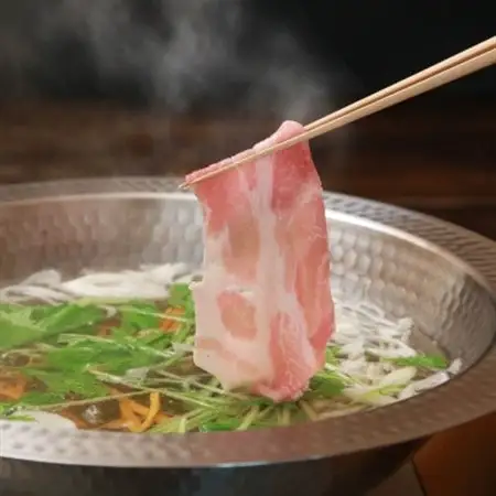 しゃぶしゃぶ贅沢セット　極上越後もち豚肩ロース1.8kg(900g×2パック)【配送不可地域：離島】【1644026】