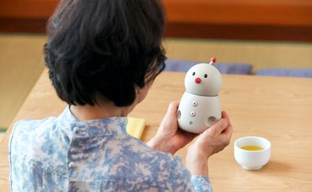 未来のファミリー ロボット BOCCO emo（ボッコ エモ） 電化製品 懐かしい 豊か 感情 心地よい 距離感 住む 家族 スマホ SNS メッセージ アプリ コミュニケーション 活性化 