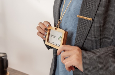 ゆすはらヒノキの木製ネームホルダー「Mori no ネームホルダー-いのしし-」
